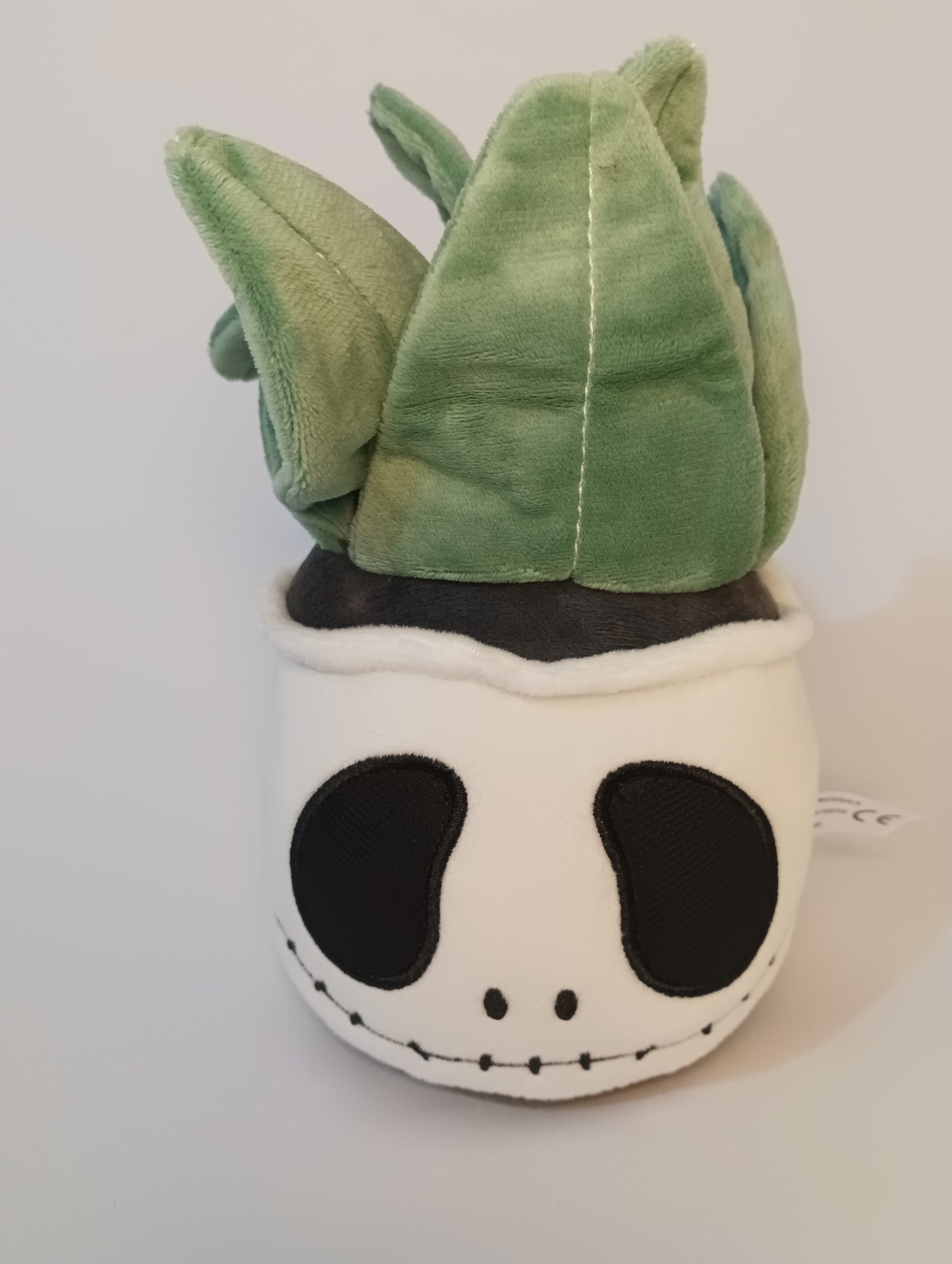 Peluche en forma de planta con motivo del extraño mundo de jack - GeekVerse