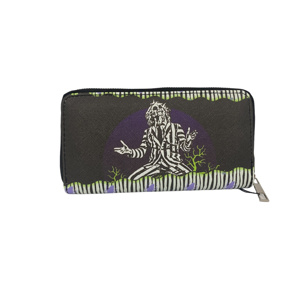 ¡Añade un toque de lo macabro y lo extravagante a tu estilo con esta billetera de Beetlejuice! Con un diseño inspirado en el icónico personaje de la película, esta billetera captura la esencia única y excéntrica de Beetlejuice. Perfecta para los amantes del cine y los fanáticos de lo oscuro y lo extraño, esta billetera es tanto funcional como llamativa. Con suficiente espacio para tus tarjetas, billetes y monedas, esta billetera es ideal para el uso diario o como una pieza destacada en tu colección. ¡Muestra tu amor por Beetlejuice con esta increíble billetera que seguramente será el centro de atención!